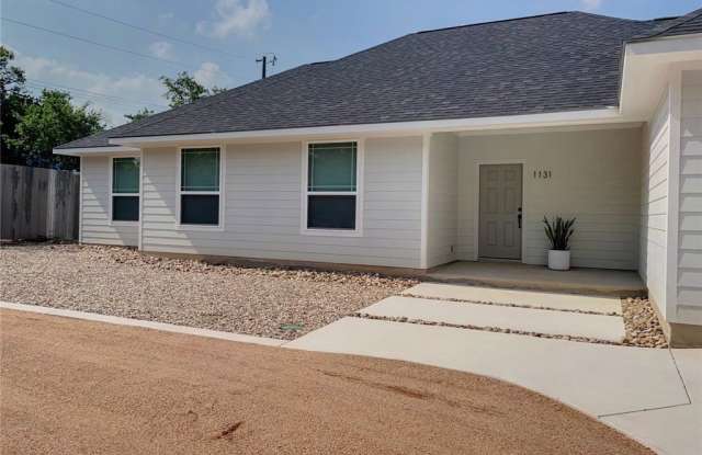 1131 Yaupon Drive Gallery 3