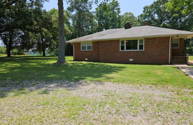 Charming Brick Rancher on Massive Lot – Move-In Ready! Gallery 3