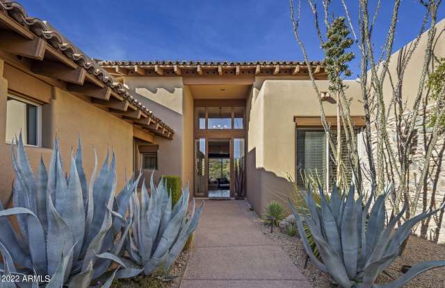 9792 E FORGOTTEN HILLS Drive Gallery 2