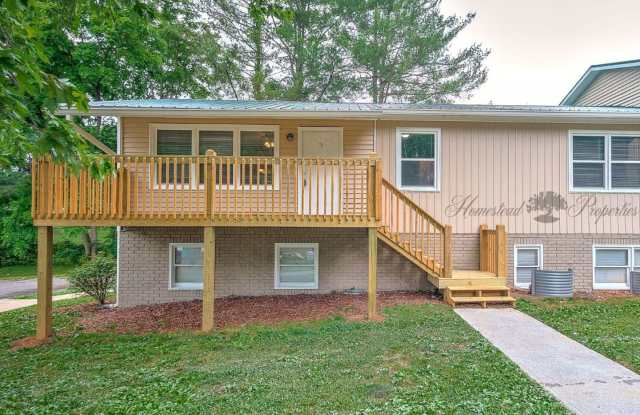 MOVE IN SPECIALS!! Renovated 3 Bedroom, 1.5 Bath Apartment on Greenbriar Circle – Johnson City, TN Gallery 2