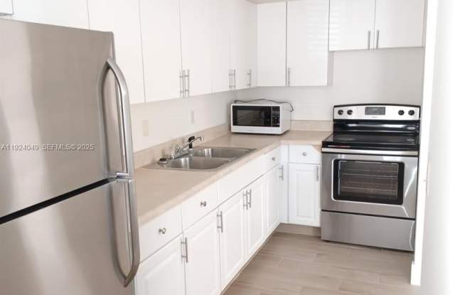 2134 Cleveland St - 2134 Cleveland Street, Hollywood, FL 33020