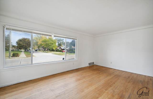 4 bedroom 2.5 bath $1600 Gallery 4