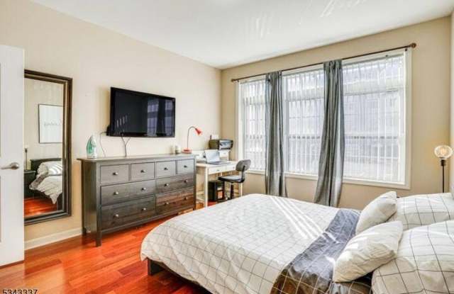 104 E Elizabeth Ave photos photos