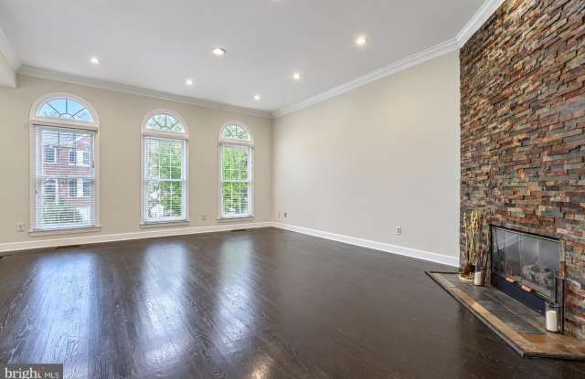 1805 VANCE Place Gallery 3