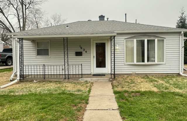 Great layout, cozy 3-bedroom, 1-bath house in a quiet neighborhood Gallery 1