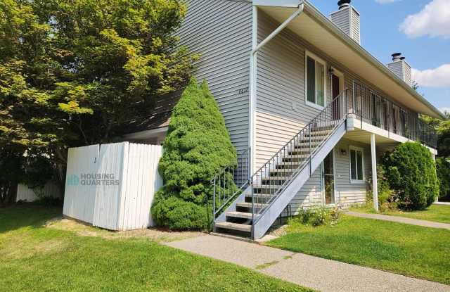 1 bedroom Northside Gem! Ground floor unit close to the Y, with easy access to buses and shops! photos photos