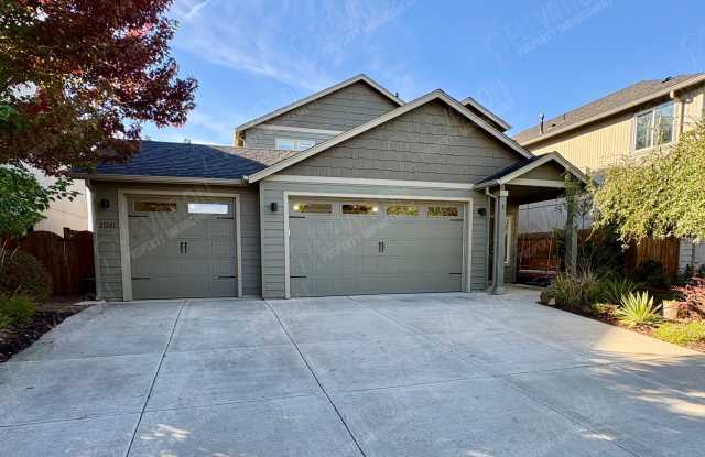 Spacious 3-Bedroom Home with Canal Access & Mountain Views Gallery 1