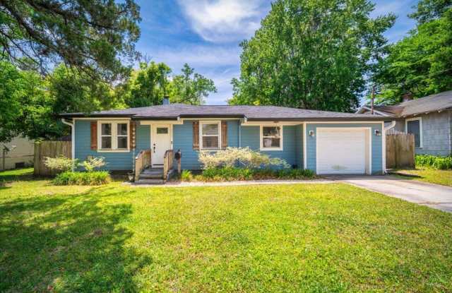 1.5 mi to San Marco Square • Updated kitchen • Fenced backyard photos photos