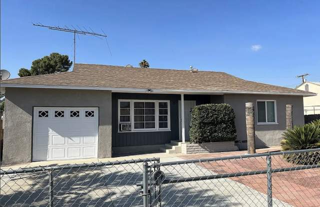 424 West Mayberry Avenue - 424 West Mayberry Avenue, Hemet, CA 92543