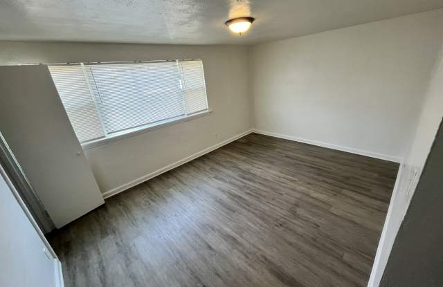 21 Chamberlin Ave W # B photos photos