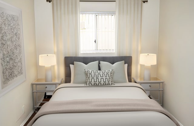 Country Club Apartments Gallery 3