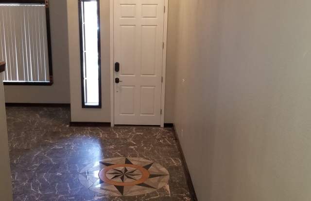 Beautiful Gilbert Home with custom finishes. - 2925 East Cathy Drive, Gilbert, AZ 85296