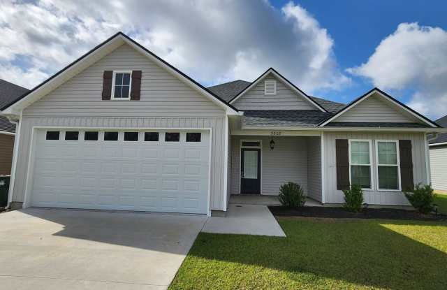 Charming 4-Bedroom Home with Modern Finishes in Hahira, GA - Lawn Care Included photos photos
