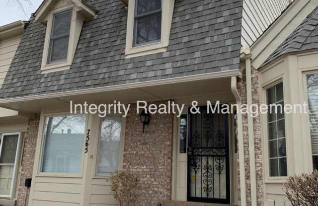 4 Bed/3.5 Bath, 2300 Sqft - 7565 S Cove Cir photos photos