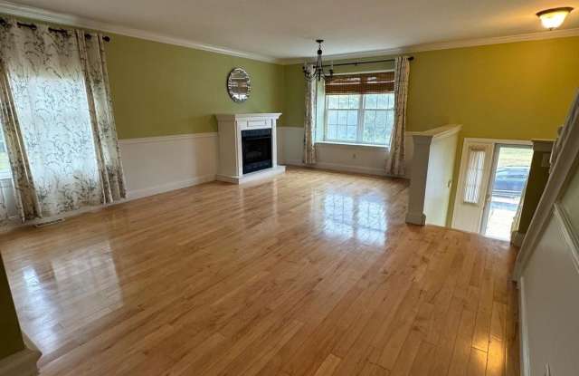 185 MEGAN CIRCLE Gallery 3