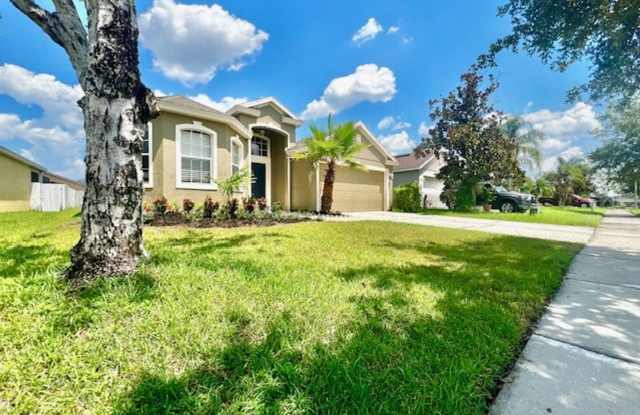 MOVE IN NOW! BEAUTIFUL NEW FLOORING (NO CARPET)  FRESH INTERIOR PAINT! A MUST SEE!! LAWN CARE INCLUDED! photos photos