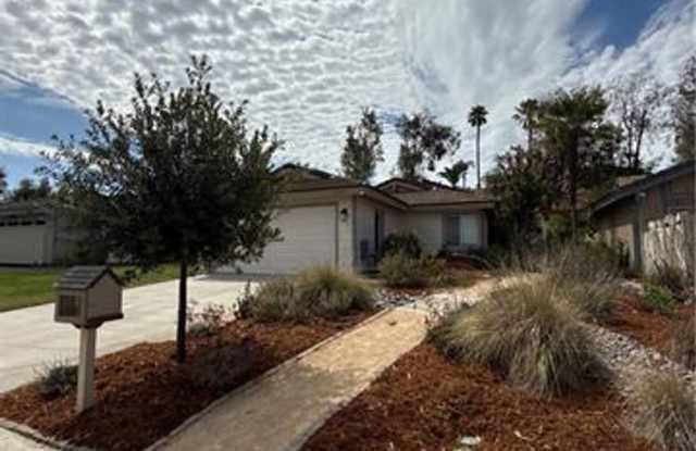 Charming single-story home Gallery 3