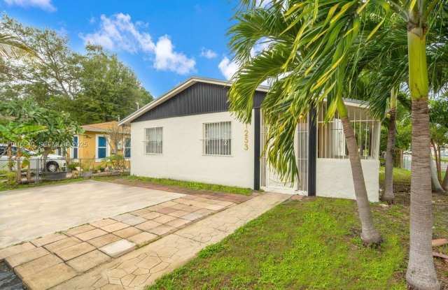 1253 NW 44th St photos photos