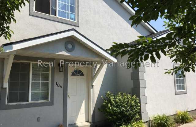 A Fantastic 2 Bedroom Town Home! Available for August move in photos photos