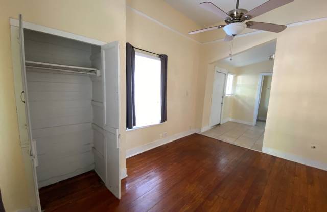 Charming  Updated 3 BR / 2 BA House Downtown  Walking Distance to the University of TX / Wood Floors photos photos