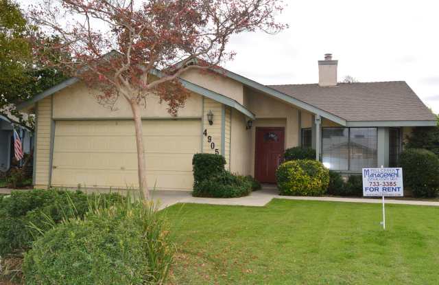 ***New Listing*** 3 Bedroom 2 Bath home in SW Visalia!!! Yard Care Included! photos photos