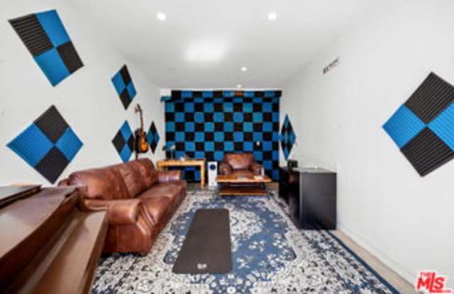 2646 Westwood Boulevard Gallery 4