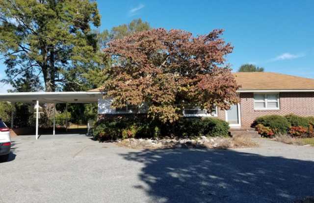 3 bedroom 2 Bath Palmetto Street Florence with extra large patio and office!! photos photos