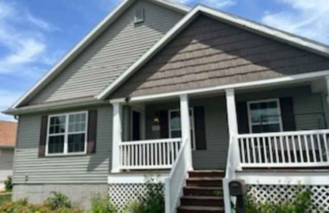 1309 8th Street Northwest - 1309 8th Street Northwest, Cedar Rapids, IA 52405