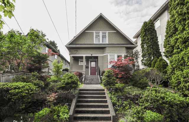 Great Queen Anne house located on the top of the hill 3bd 1.5 bath photos photos