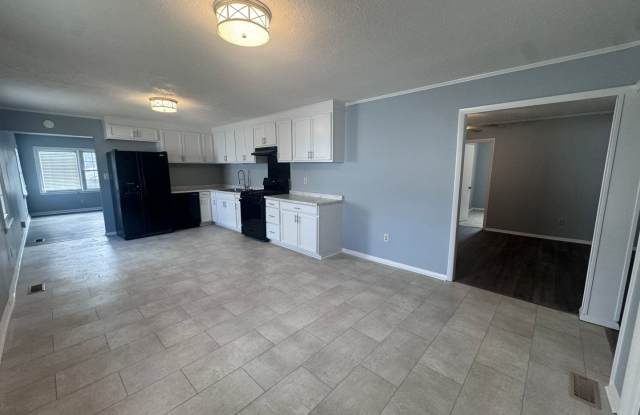 908 Rochester ~ Savoy Heights~1 Month Free Gallery 4