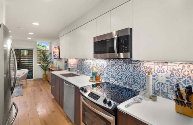 Modern Beacon Hill Townhome | Rooftop Deck with City Views Gallery 4