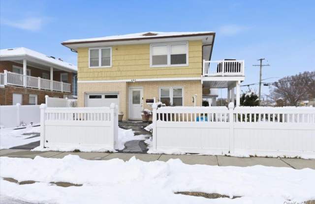 401 W Walnut Street unit: Upper photos photos