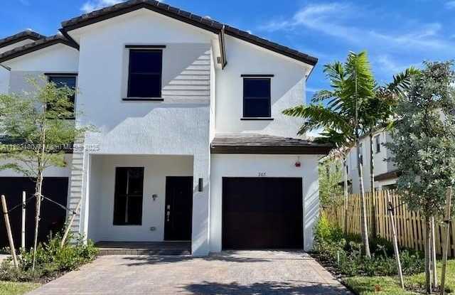 267 SW 159 Place photos photos