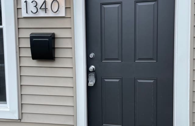 Newly Renovated 2 Bedroom House in Shelby Park Gallery 3