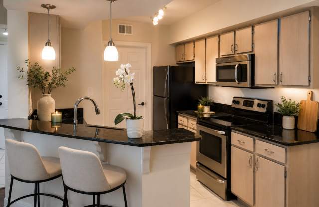 Stunning First Floor 2/2 in Crest at Waterford Lakes for rent. Gallery 1