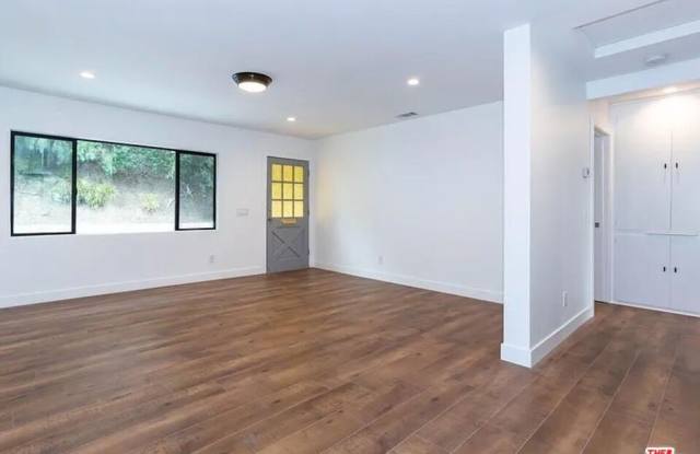 858 Oneonta Dr Gallery 4