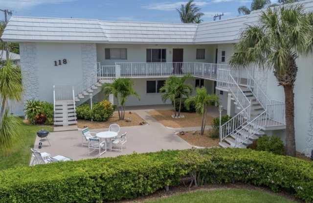 118 Yacht Club Drive unit: 7 photos photos