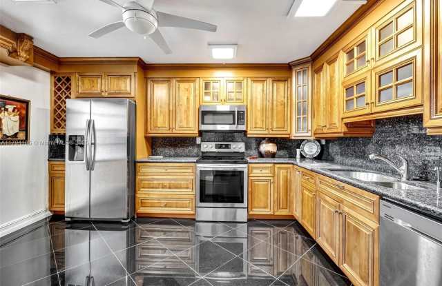 3940 Inverrary Blvd photos photos
