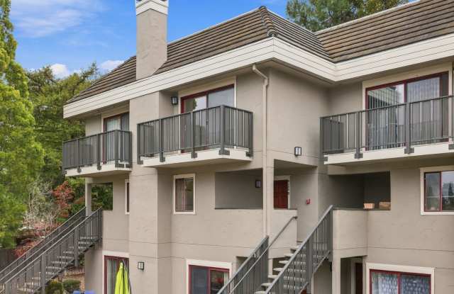 Conveniently Located 2 Bed, 2.5 Bath Townhome Gallery 1