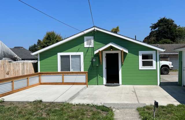 East Eureka! Top to bottom remodel, 2/1 house w/ garage photos photos