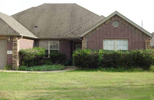 Interior NEWLY Painted, Spacious! 4 bedroom 2 bath home available! photos photos