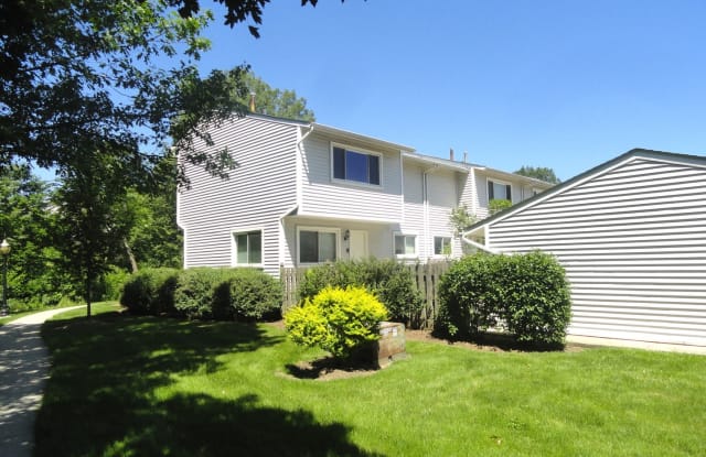 18 WINTERGREEN Court - 18 Wintergreen Court, Woodridge, IL 60517
