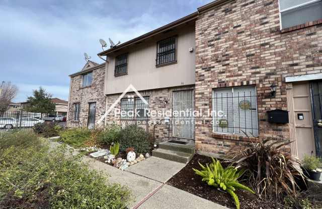 Spacious 3bd/1.5ba Townhouse near Franklin  Mack Road photos photos