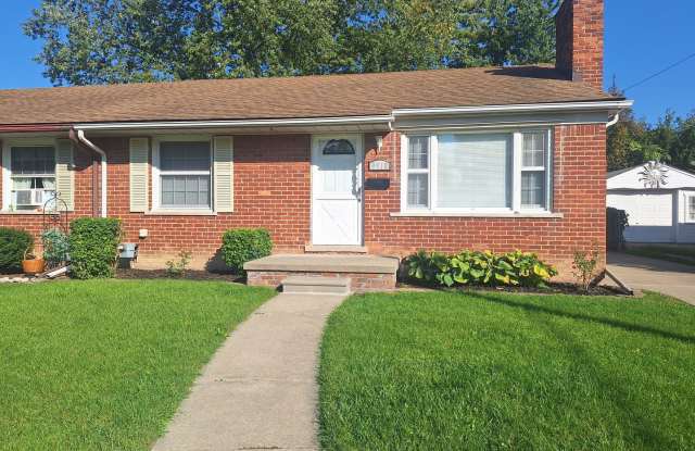 Charming 2 bedroom brick ranch Gallery 1