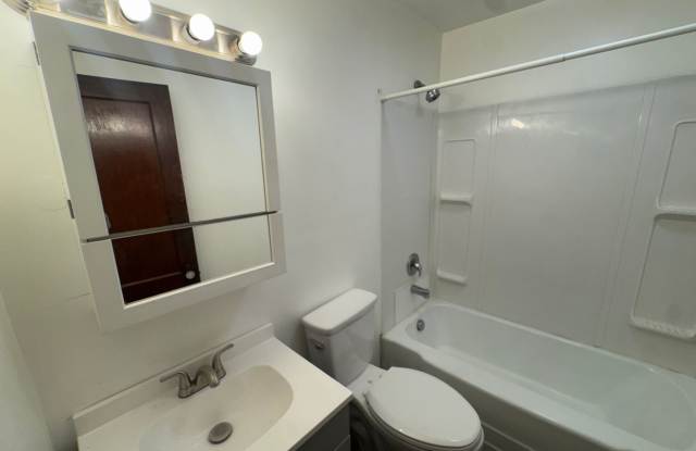 Duquesne 3 Bedroom 1.5 Bath House, Yard Gallery 4