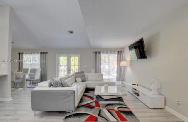 1084 Raintree Ln - 1084 Raintree Lane, Wellington, FL 33414