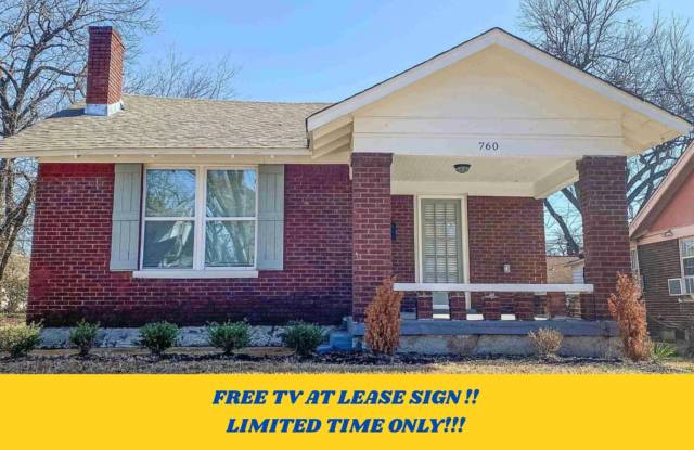 760 N McNeil photos photos