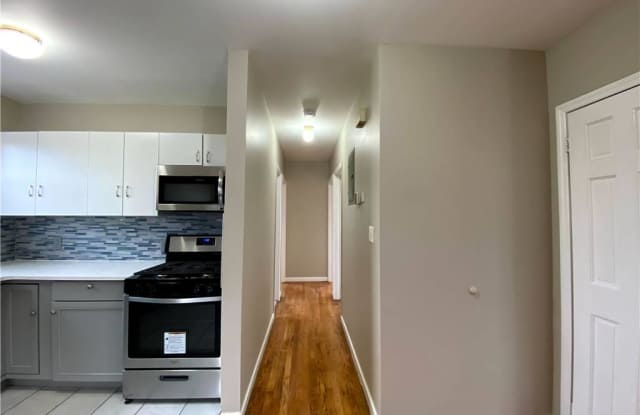 250-20 Hook Creek Boulevard Gallery 2