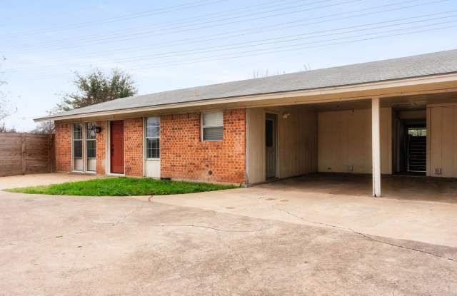 **Remodeled 2/1 Duplex in Southeast Austin – Modern Style, Open Layout, and Prime Location!** photos photos