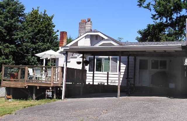 Lake Whatcom View - 2 Bedroom 1 Bath with Separate Office Space above Garage Gallery 3